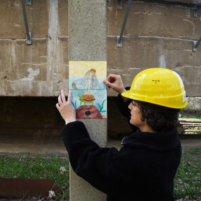 Performance »Hier Haut Morgen Hohl« der Künstlerin Alejandra Pombo Su
